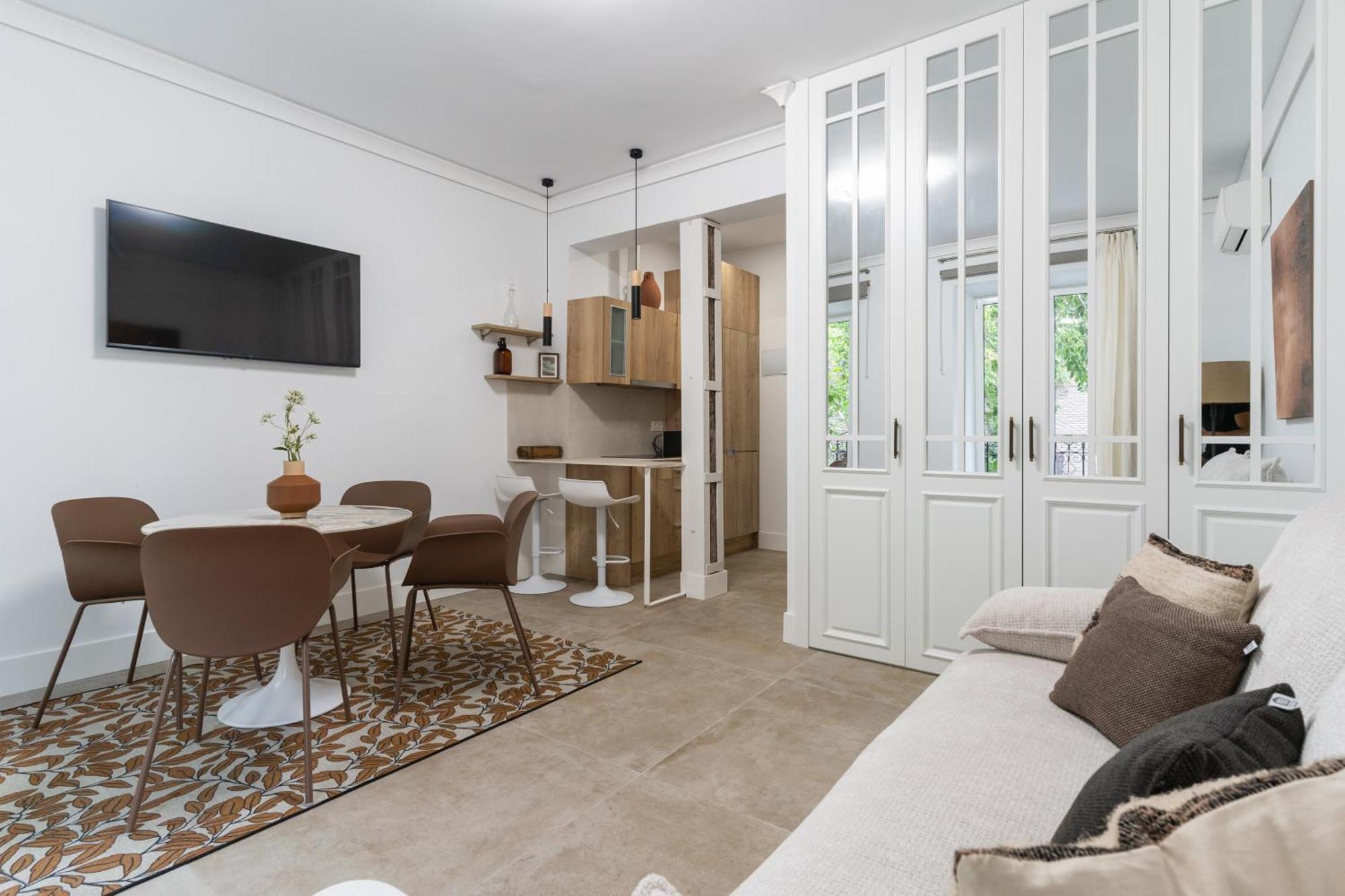 Modern And Bright-1bedroom 2bathrooms-la Latina Appartement