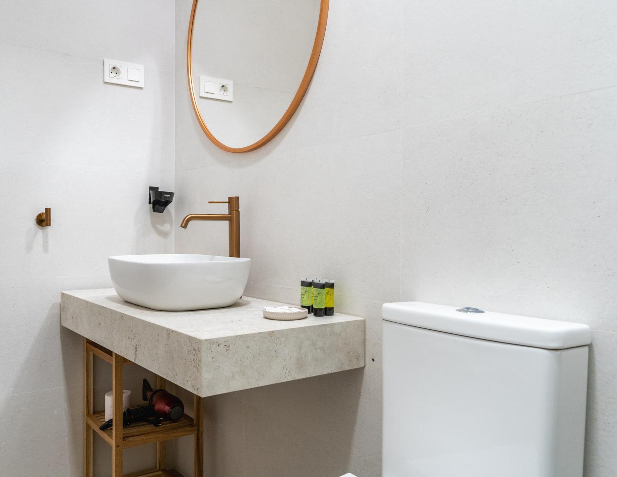 Modern And Bright-1bedroom 2bathrooms-la Latina Appartement *